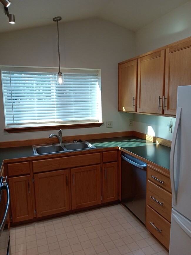 Building Photo - Charming Single-Level Home in Bend’s Mountain View Area