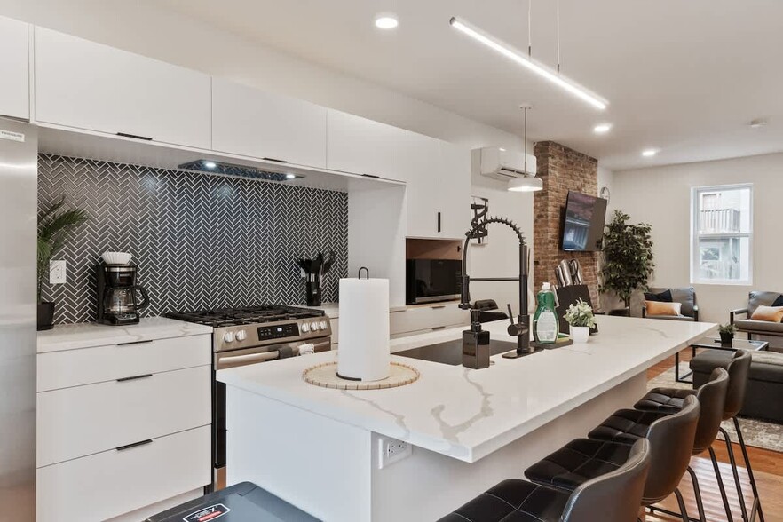 Kitchen Island, Stove - 1240 Butterfield Way
