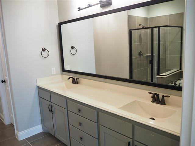 Building Photo - 4129 S Broadway Ave