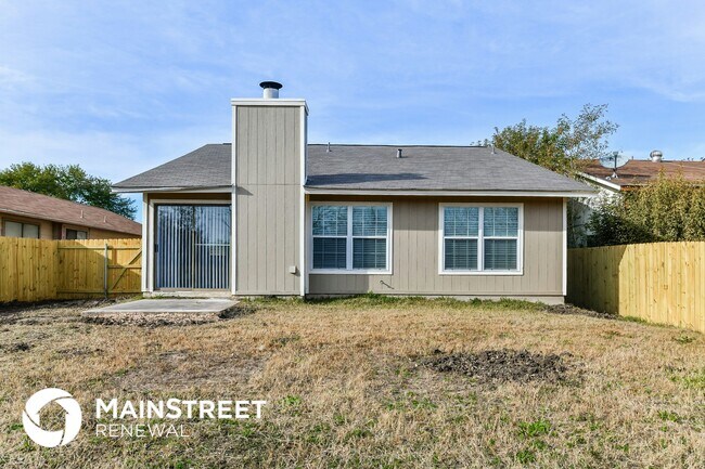 Building Photo - 8405 Maple Ridge Dr