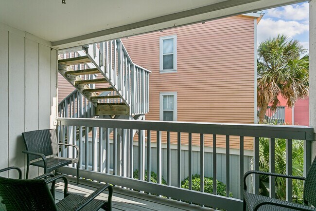 Building Photo - 1650 Via De Luna Dr