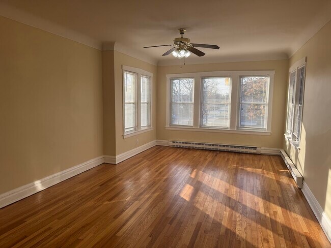 Building Photo - 1647 Oak Park Ave