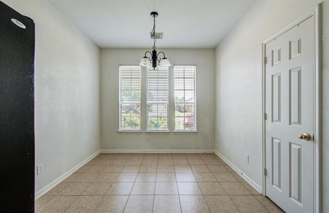 Building Photo - 7547 Oakwood Canyon Dr