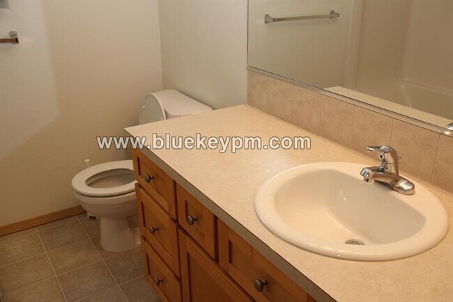 Building Photo - 3 bedroom 2.5 bath home in Errol Heights