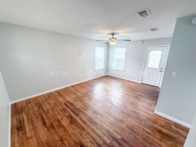 Building Photo - 1007 Davis Ave