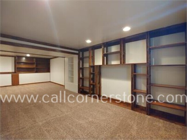 Building Photo - 1246 Cree Dr