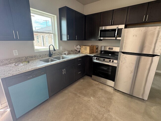 Building Photo - 700 West St