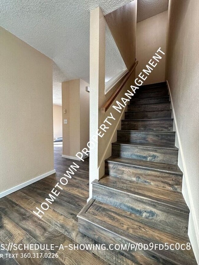 Building Photo - 1409 Hensley St NE