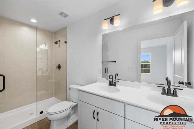 Building Photo - Spacious Townhome with Garage and Bonus Space in Blacksburg