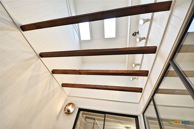 Building Photo - 736 Summerwood Dr