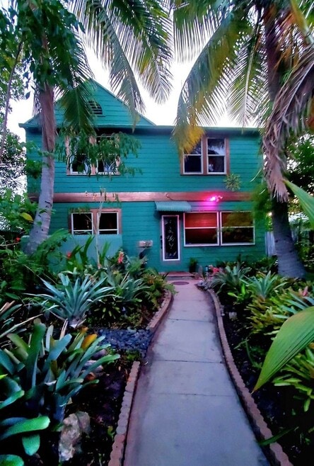 Building Photo - 215 N Palmway