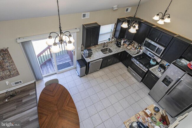 Building Photo - 27 Richards Rd