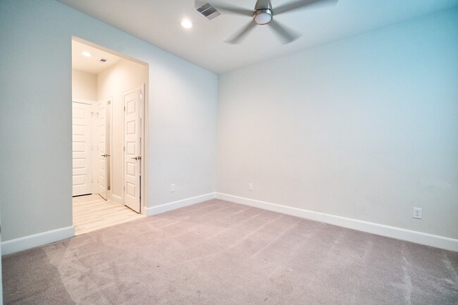 Building Photo - 2802 Grand Fountains Dr