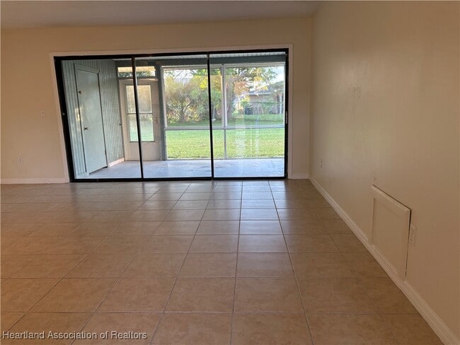 Building Photo - 4817 Vilabella Dr