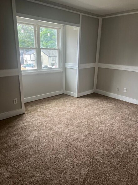 Building Photo - 6067 Regent Manor