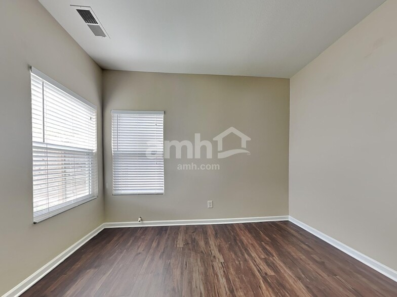 Building Photo - 2021 Moss Creek Dr
