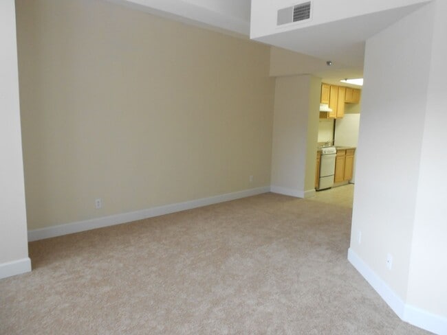 Building Photo - 1 Bedroom Apartment in Downtown Athens - S...