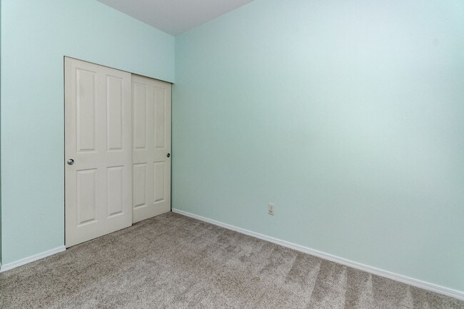 Building Photo - Low maintenance condo living in DuPont