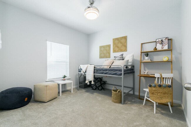 Building Photo - Incredible Pool Home