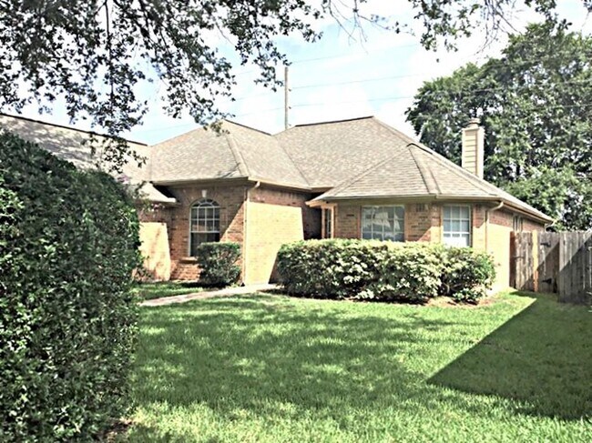 Building Photo - 21630 Wildcroft Dr