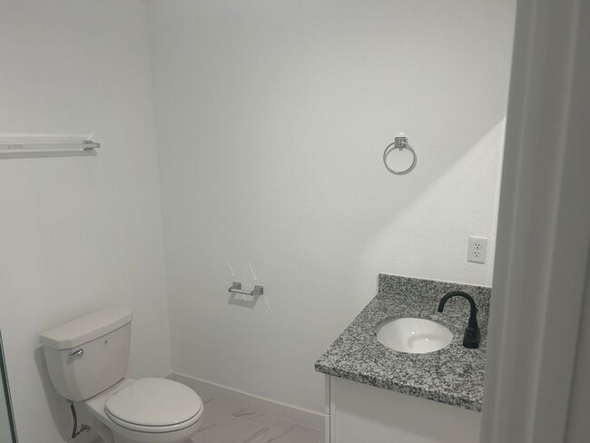 Building Photo - Brand new unit 3 bedrooms, 2.5 baths with ...