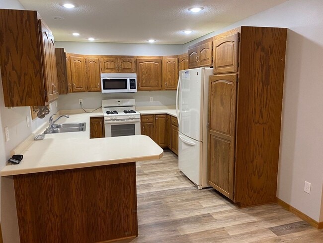 Building Photo - 4407-4409 Forest Valley Rd