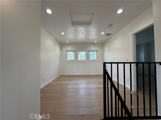 Building Photo - 448 Linwood Ave
