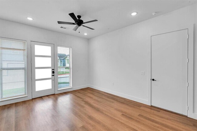 Building Photo - 1636 Spaniel Ave