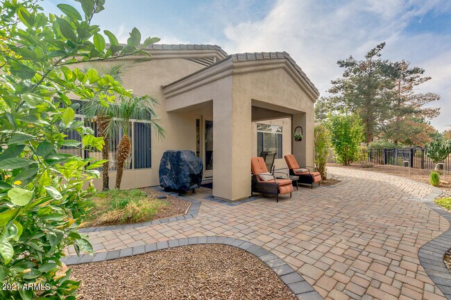 Building Photo - 3922 E Carson Rd