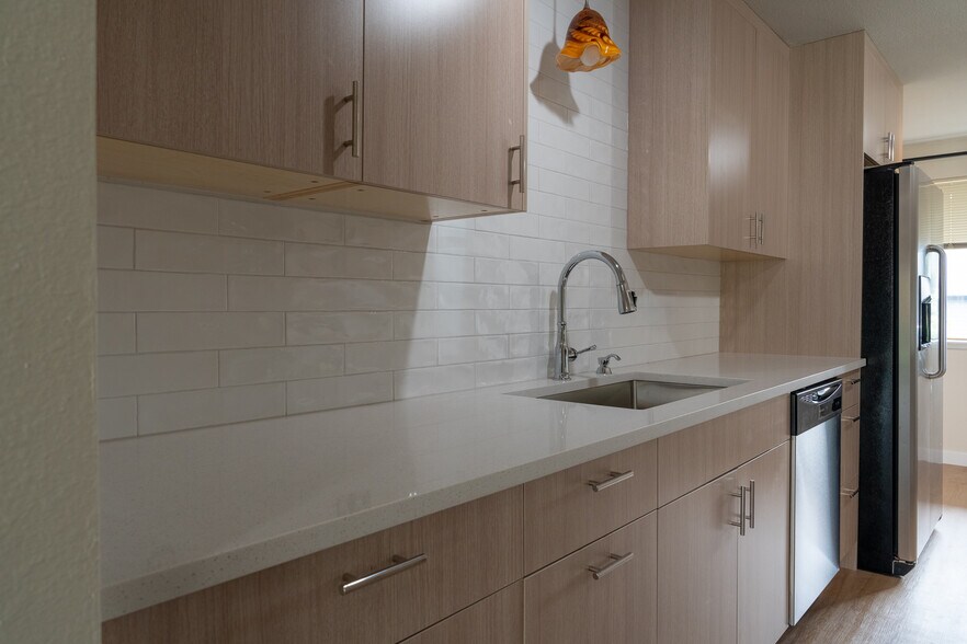 Building Photo - 21511 4th Ave W