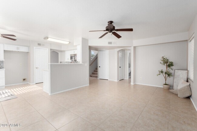Building Photo - 3611 E Windmere Dr