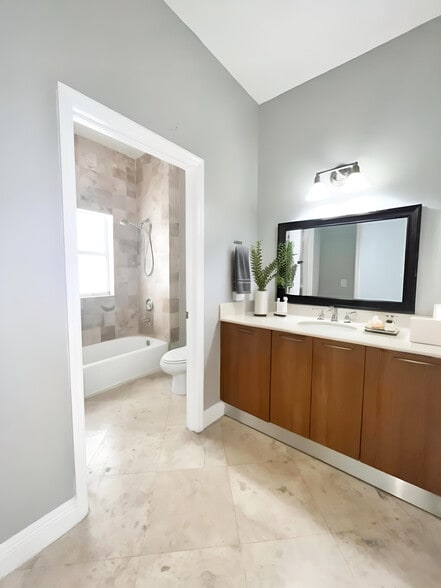 THIRD LEVEL BATHROOM - 1045 SW 9th Ct