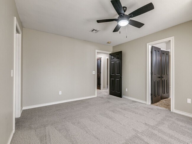 Building Photo - 8900 Belcaro Dr