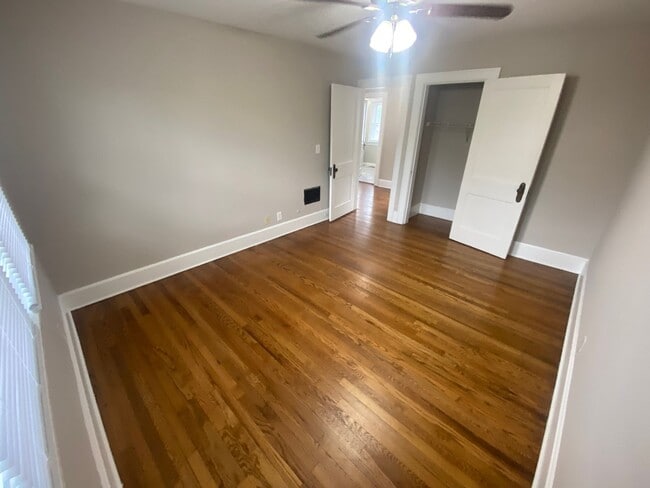 Building Photo - 4 Bedroom- Grandview