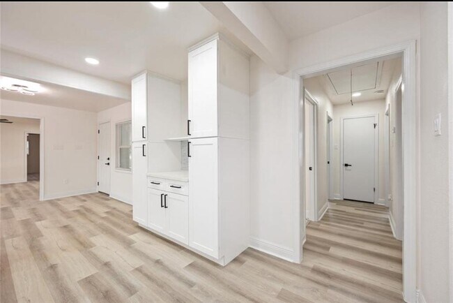 Building Photo - 7425 Rhobell St
