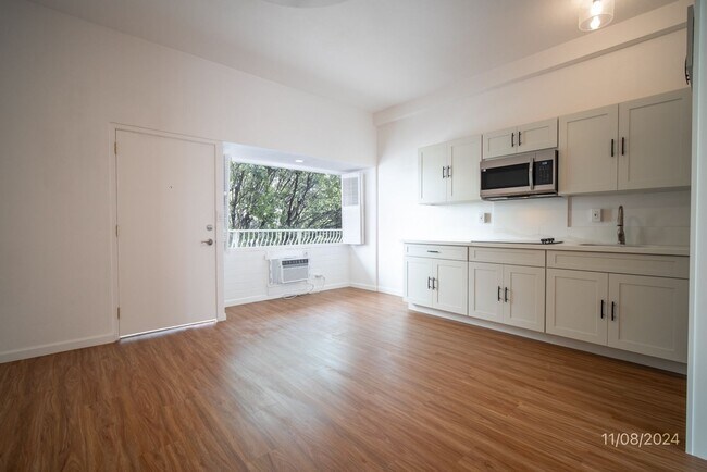 Building Photo - $2,100 / 1 Bed / 1 Bath / 410ft² – BOUTIQUE TERRAZZA