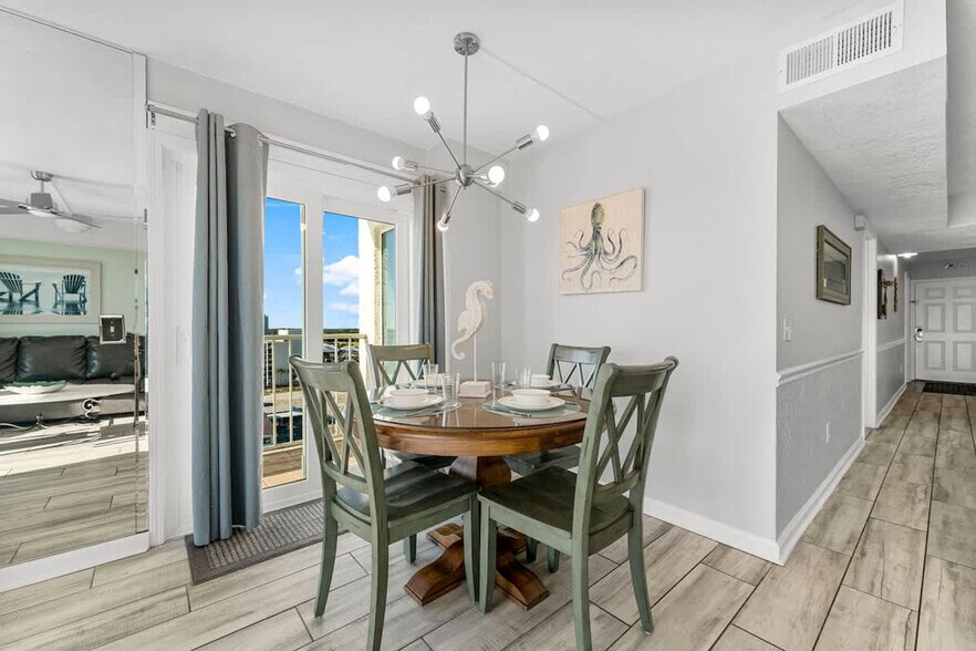 Building Photo - 8743 Thomas Dr