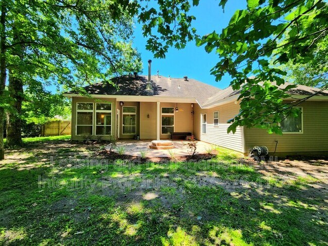 Building Photo - 411 Greenfield Dr