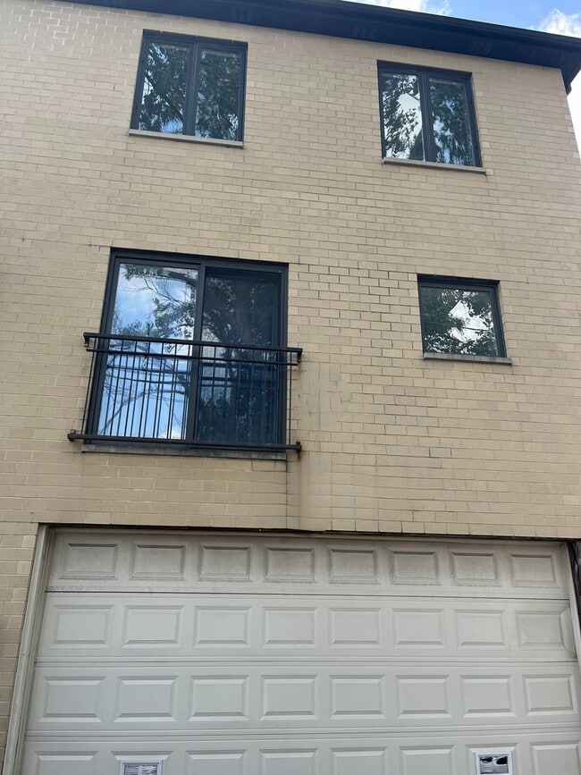 Building Photo - 1825 W 115th St