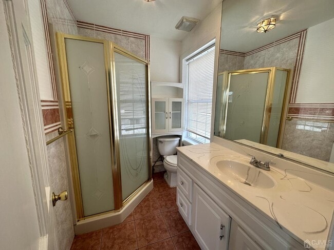 Building Photo - 348 Front St