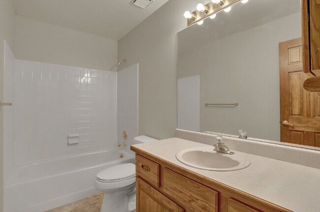 Building Photo - 110 Balmoral Way