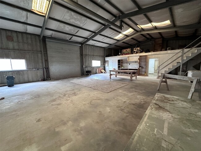 Building Photo - 1204 Co Rd 408