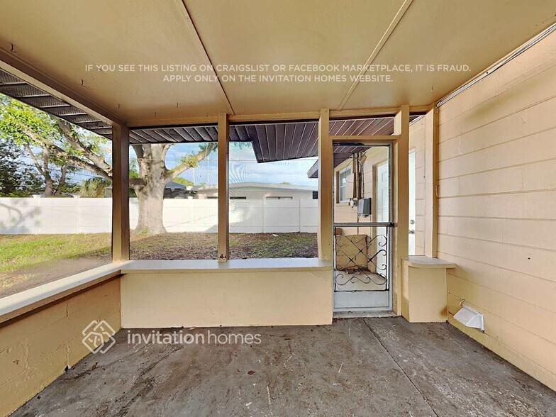 Building Photo - 8500 Jacaranda Ave