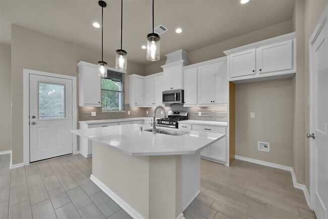 Building Photo - 543 Longleaf Pine Dr