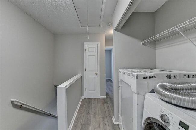 Building Photo - 4061 Howell Park Rd