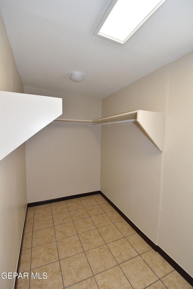 Building Photo - 256 Yale Ave