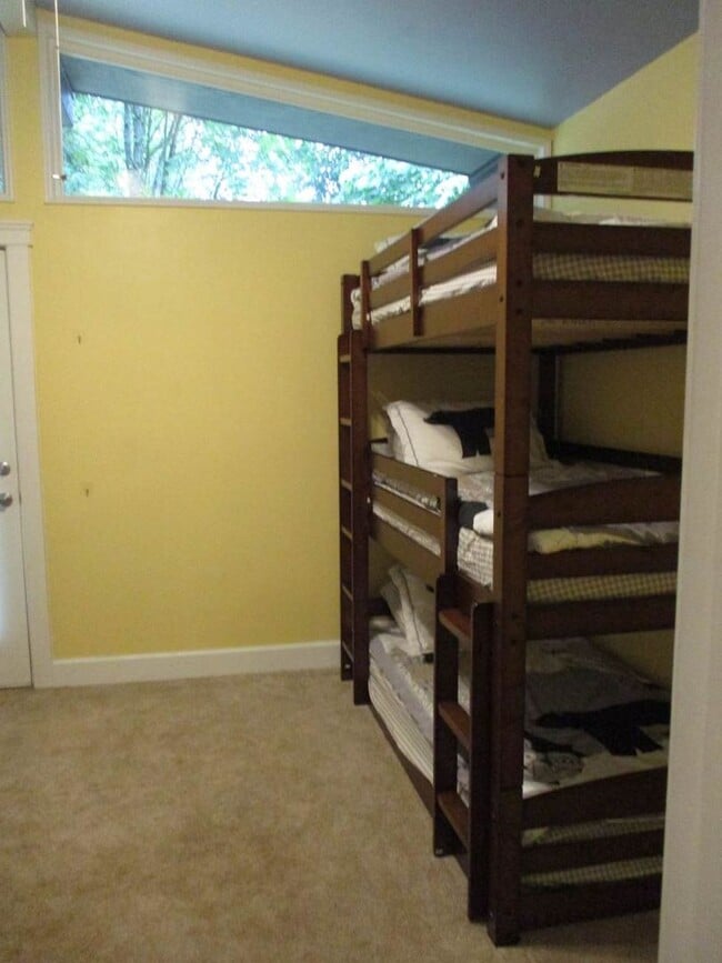 Building Photo - 3 bedroom Rambler with Above Garage Studio...