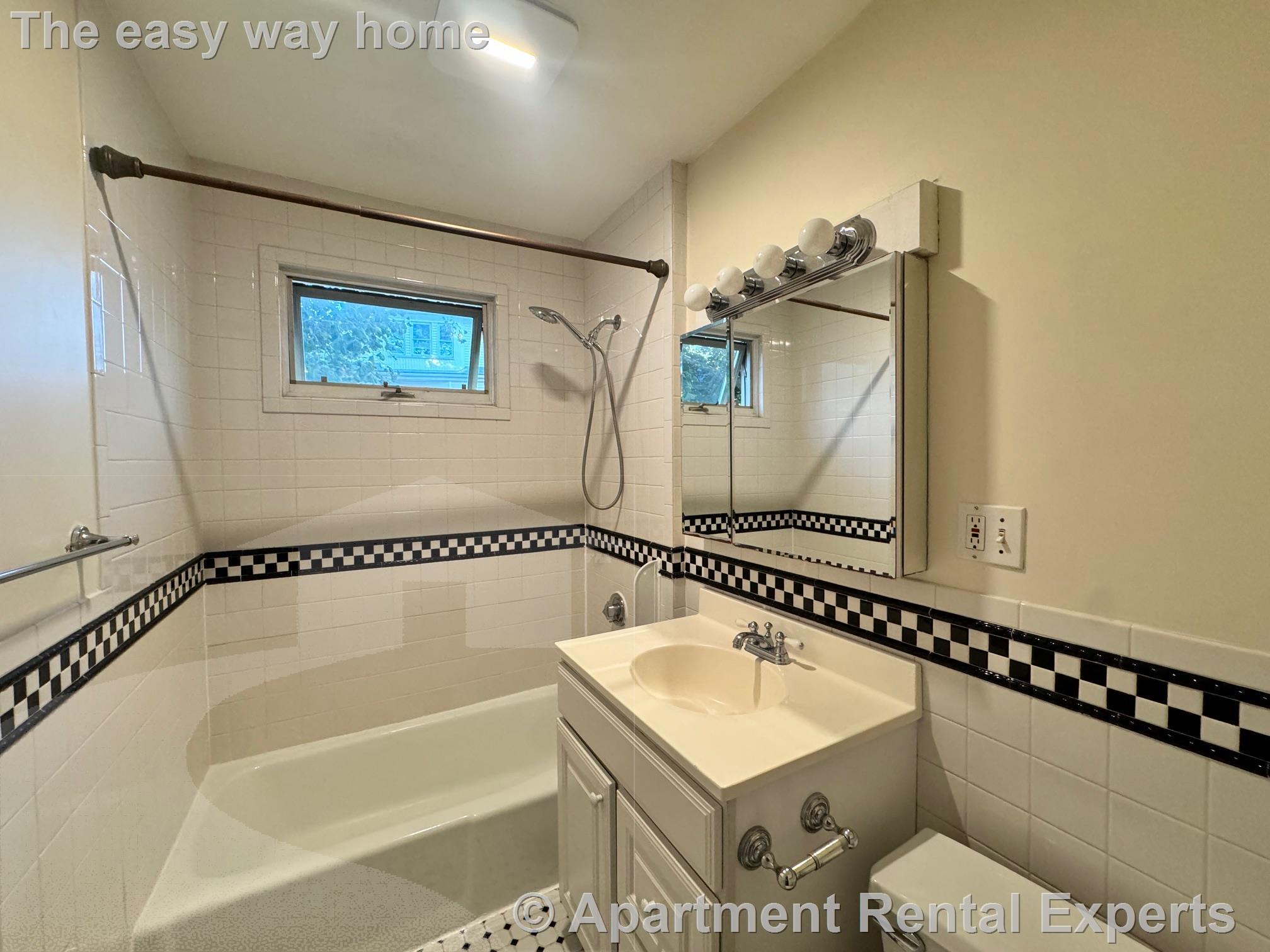 Building Photo - 881 Broadway