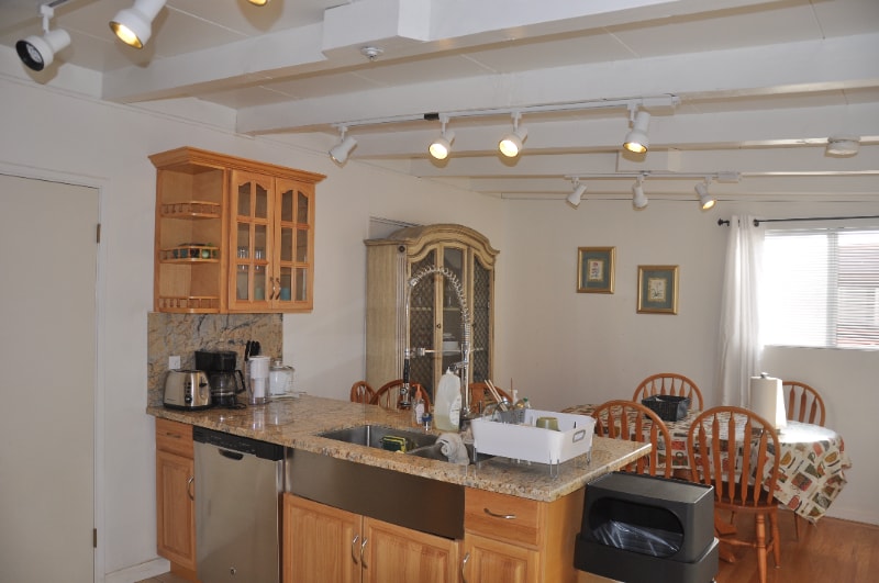 Building Photo - 934 E Duane Ave