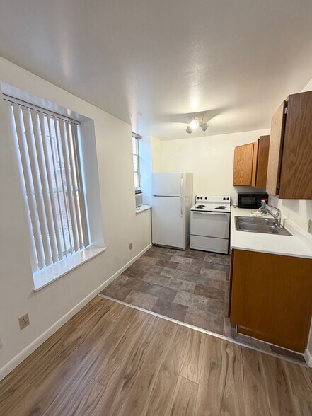 Kitchen - 454 S 500 E